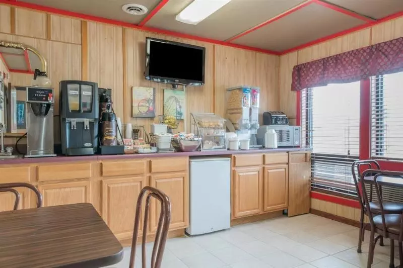 فندق على الطريق Heartland Hotel And Suites