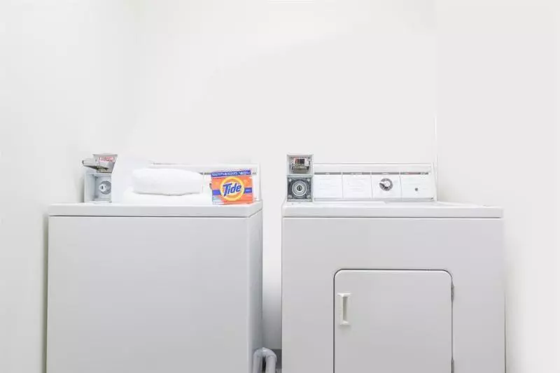 فندق على الطريق Heartland Hotel And Suites