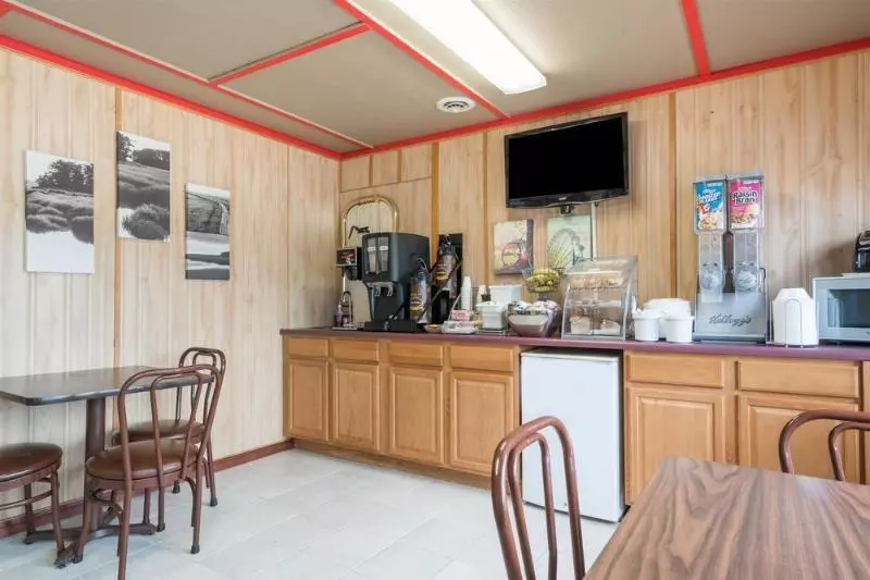 فندق على الطريق Heartland Hotel And Suites