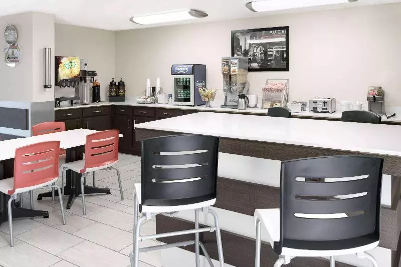 汽车旅馆 Super 8 By Wyndham Bedford Dfw Airport West