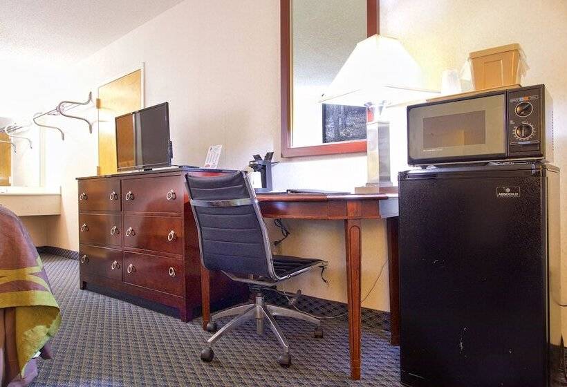 فندق على الطريق Super 8 By Wyndham Christiansburg