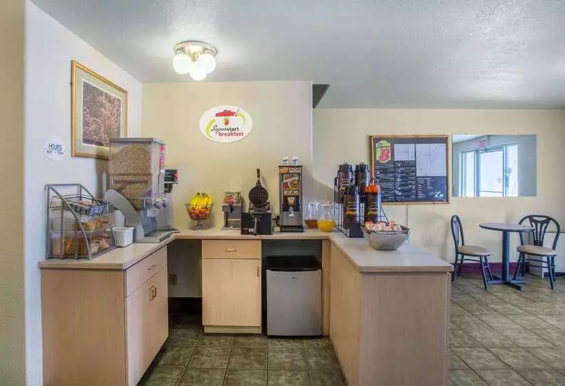 מוטל Super 8 By Wyndham Hamilton