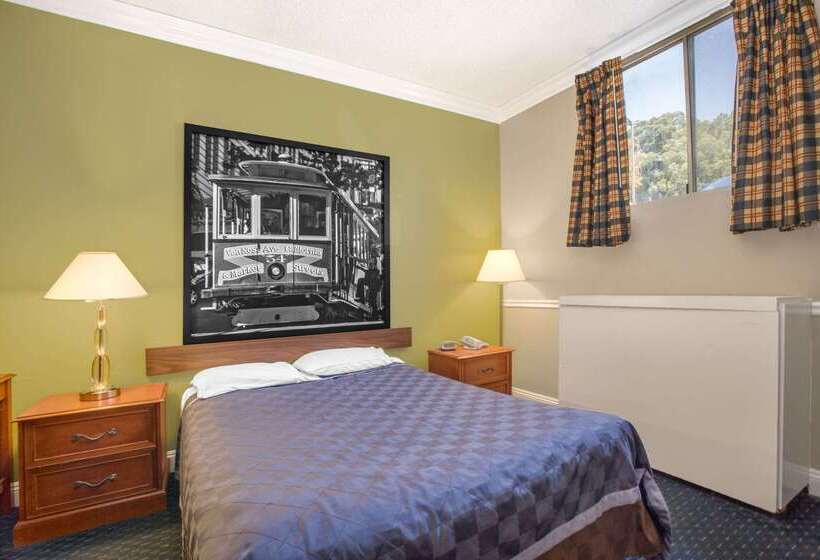 مُتل Super 8 By Wyndham Hayward Downtown