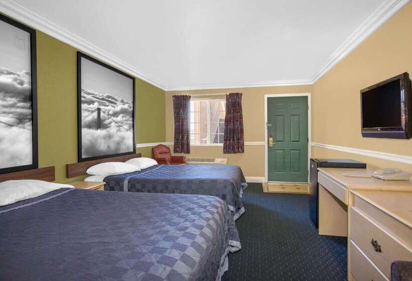 مُتل Super 8 By Wyndham Hayward Downtown