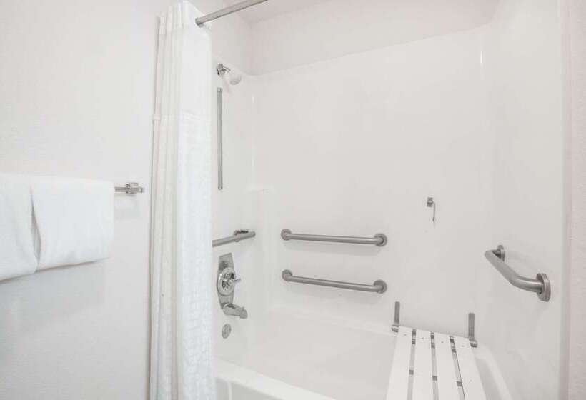 مُتل Super 8 By Wyndham Hayward Downtown