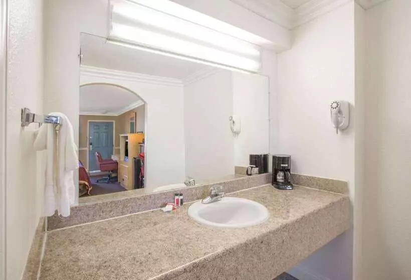 모텔 Super 8 By Wyndham Hayward Downtown