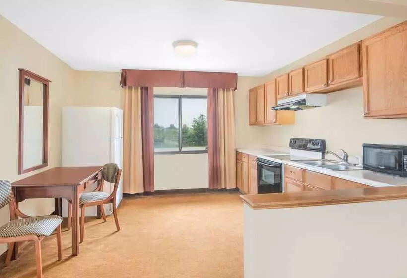 모텔 Super 8 By Wyndham Marshalltown