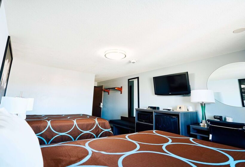 مُتل Super 8 By Wyndham Pueblo