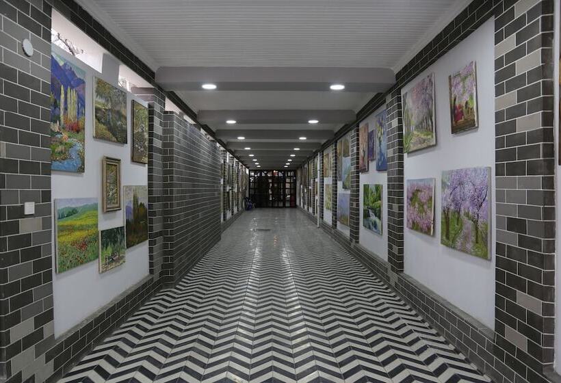 Gallery Hotel — Hostel