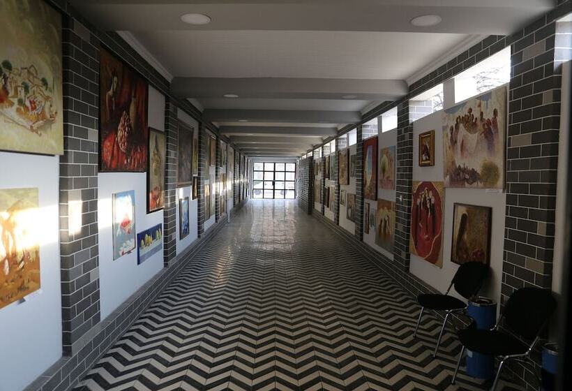 Gallery Hotel — Hostel