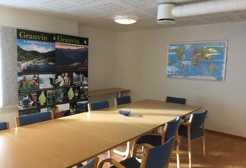 ユースホステル Heradshuset