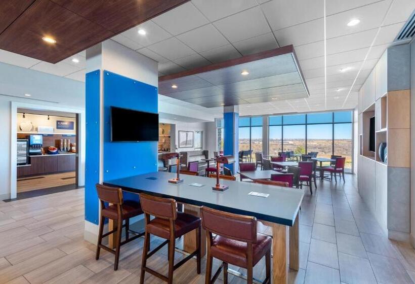 Отель Holiday Inn Express & Suites   Colorado Springs South I 25, An Ihg