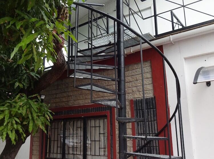 پانسیون Secret Haven Tnt