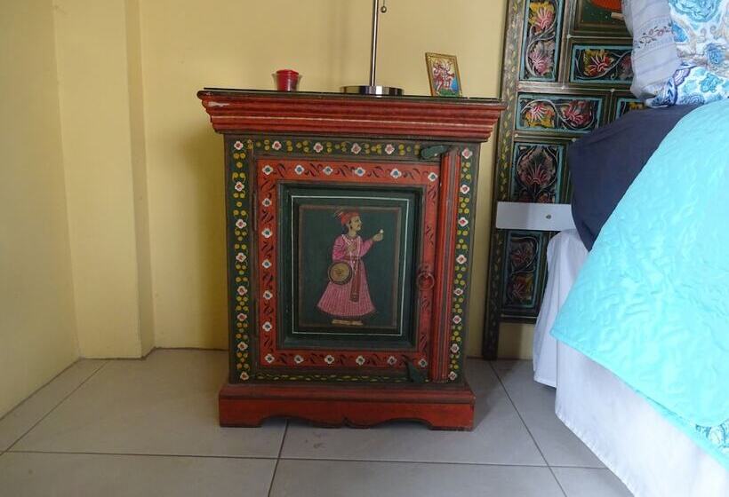 پانسیون Secret Haven Tnt