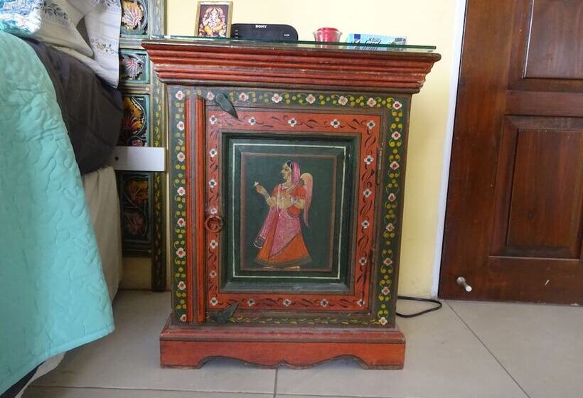 پانسیون Secret Haven Tnt