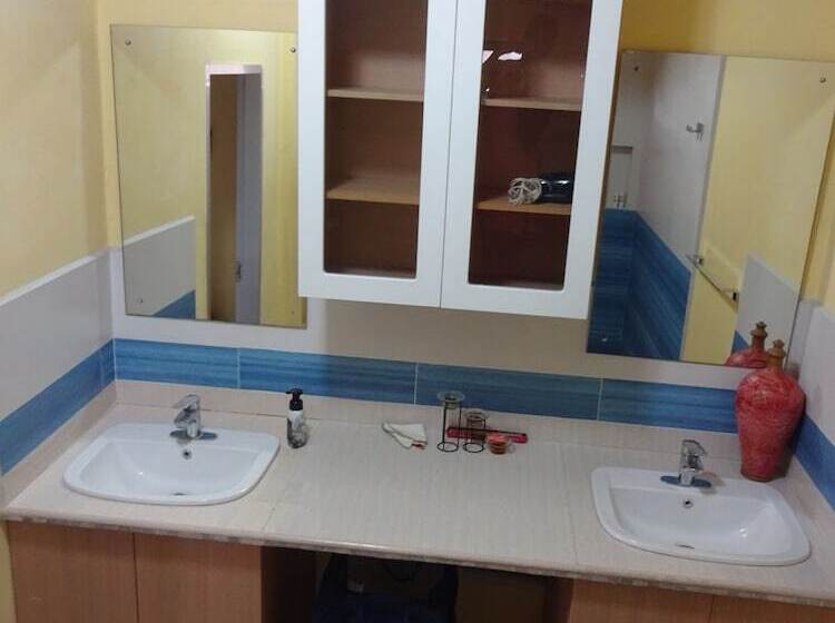 پانسیون Secret Haven Tnt