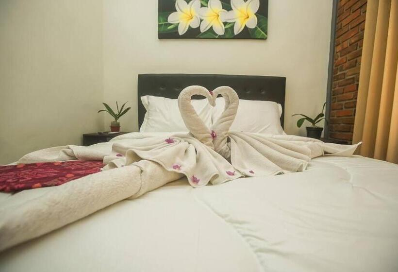 Pension The Backyard House