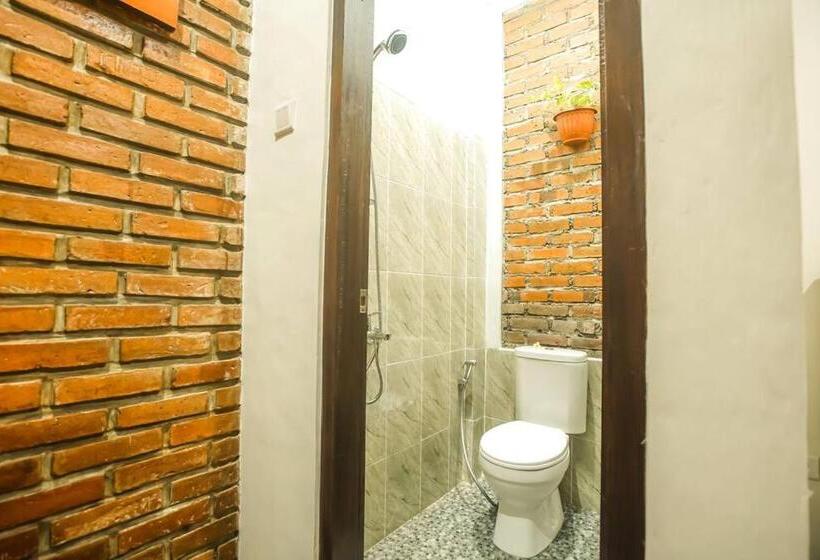 Pension The Backyard House