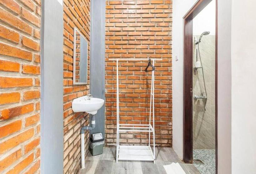 Pension The Backyard House