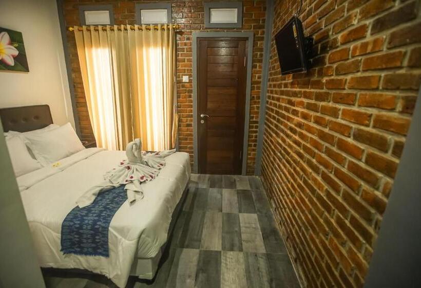 Pension The Backyard House