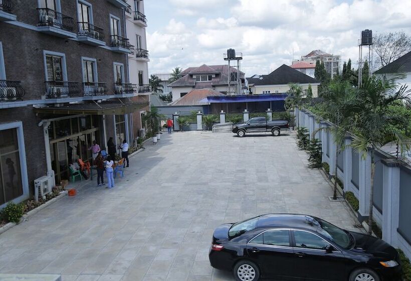 Oak Haven Hotel And Suites