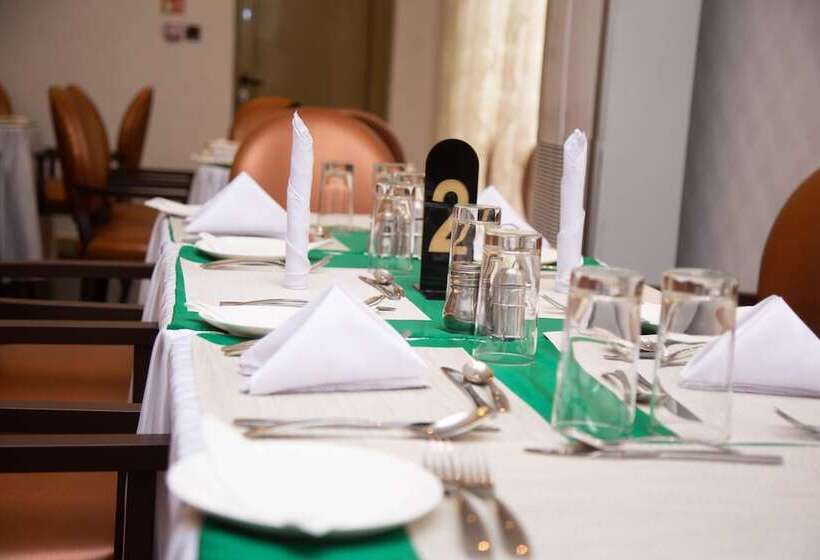 Oak Haven Hotel And Suites