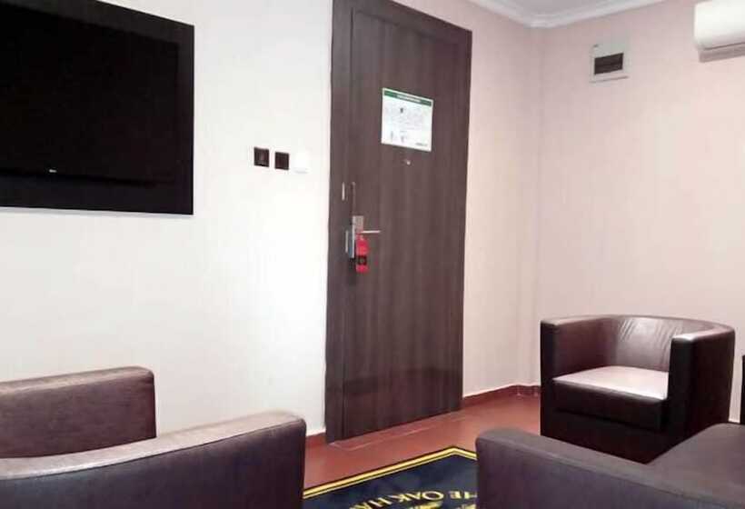 Oak Haven Hotel And Suites