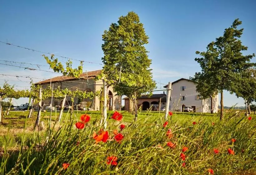 هتل Antico Podere Emilia