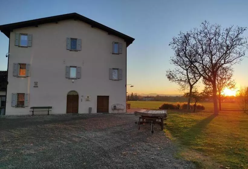 هتل Antico Podere Emilia