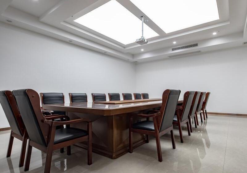 Отель Greentree Inn Wuxi Jiangyin City Renmin East Road Liangchen Square Business