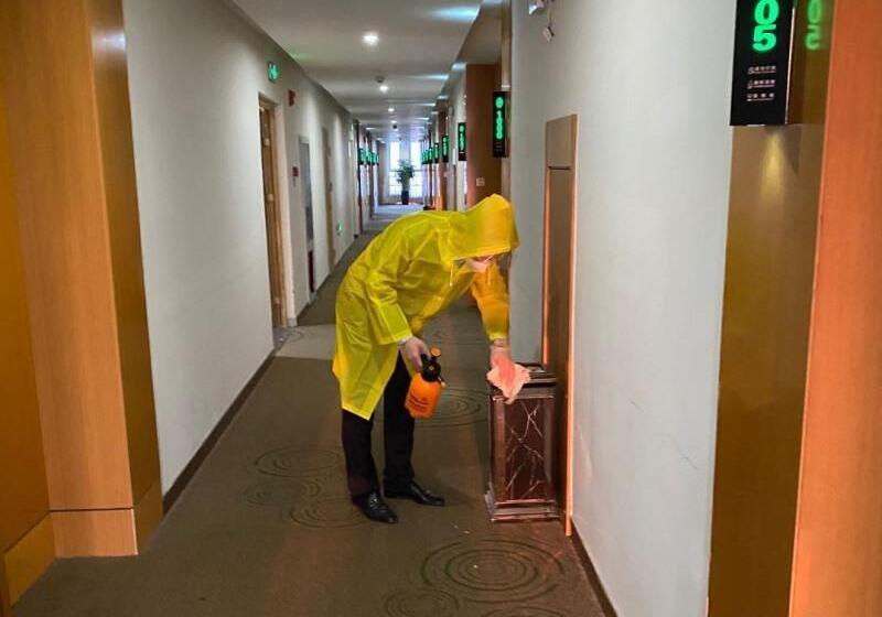 Отель Greentree Inn Zhenjiang Dagang New District Tonggang Road Butterfly Square