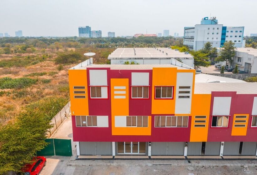 בית מלון כפרי Reddoorz @ Iodium Residence Cikarang