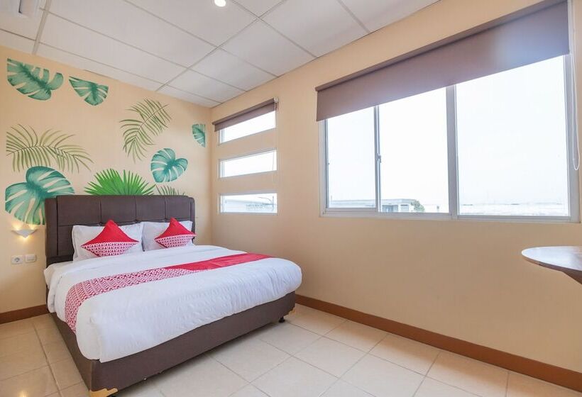 בית מלון כפרי Reddoorz @ Iodium Residence Cikarang