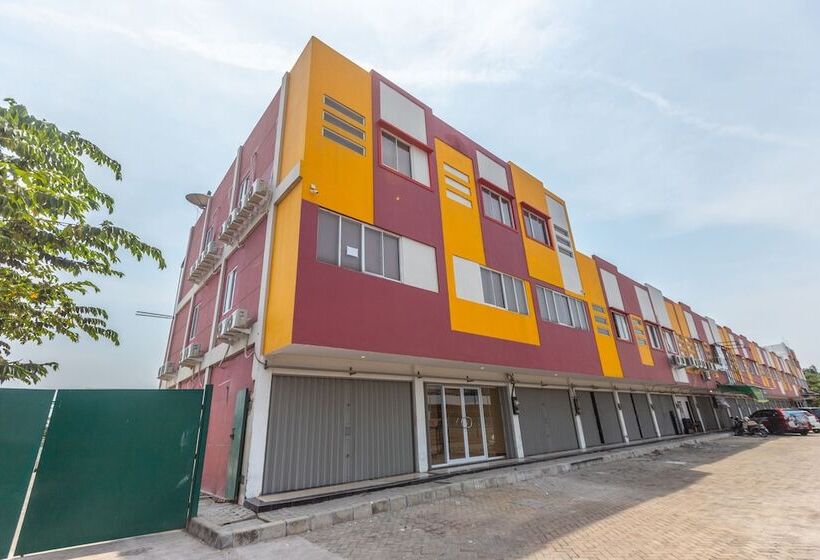 בית מלון כפרי Reddoorz @ Iodium Residence Cikarang