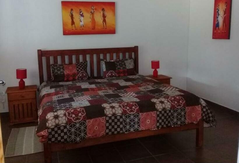 بنسيون Riverbend Self Catering Cottages