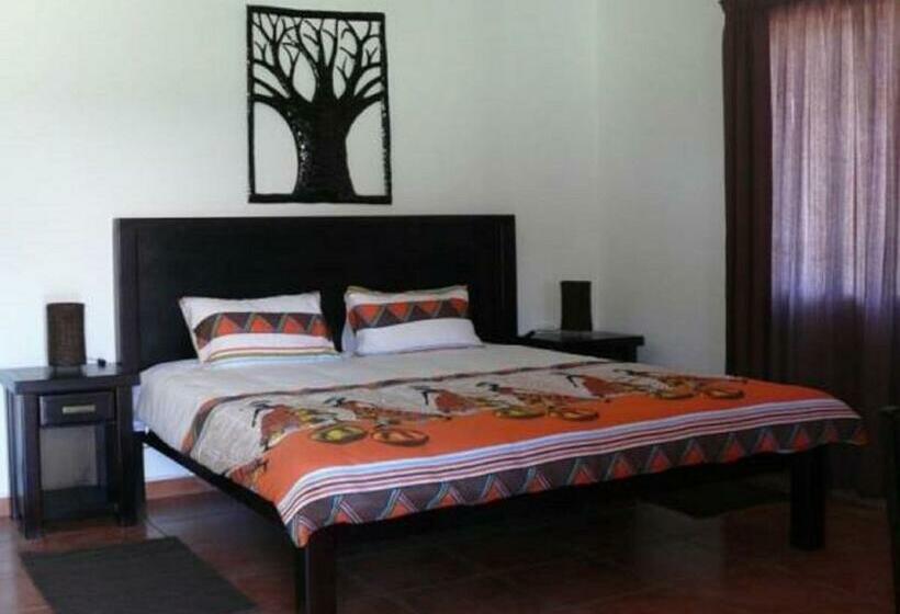 بنسيون Riverbend Self Catering Cottages