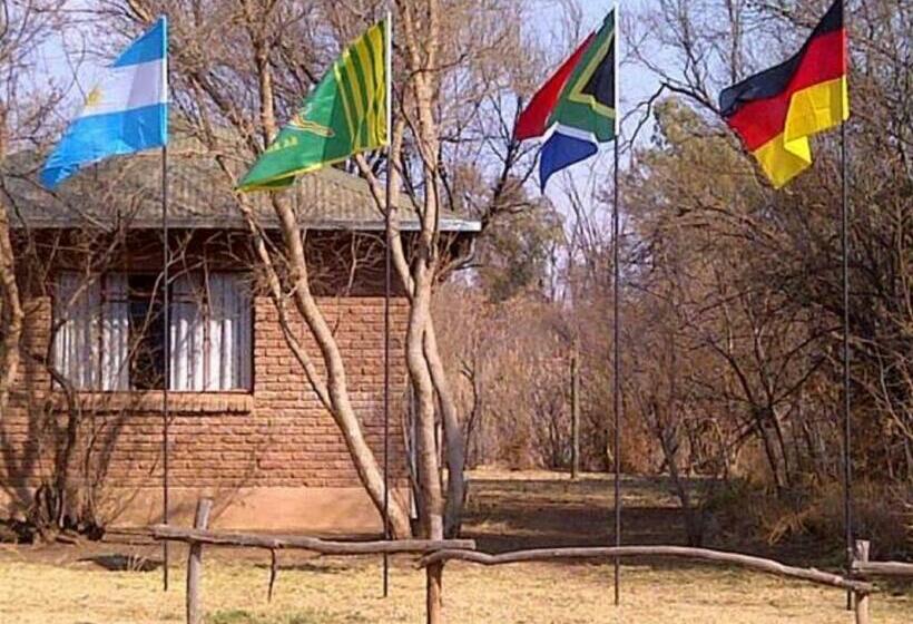 بنسيون Riverbend Self Catering Cottages