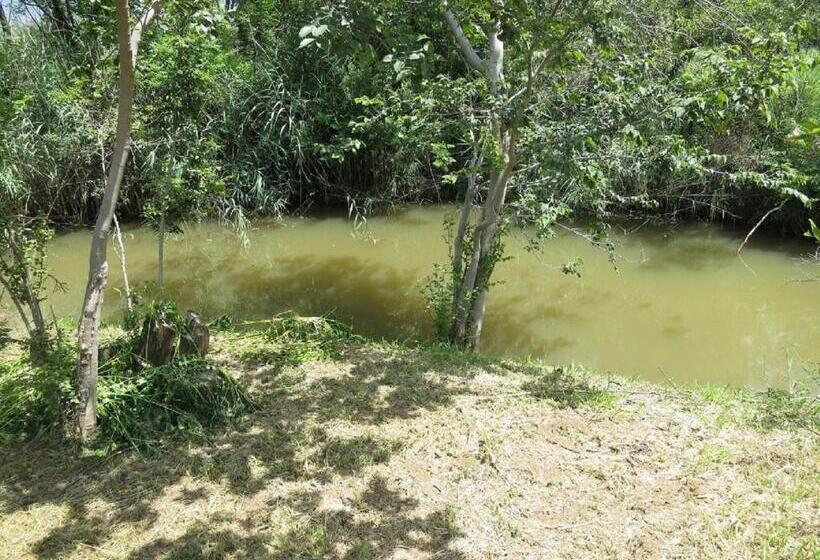 بنسيون Riverbend Self Catering Cottages