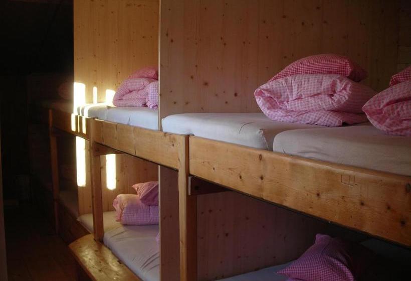 펜션 Skihütte Zams