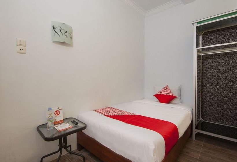 هاستل Sibayak Ncole By Oyo Rooms