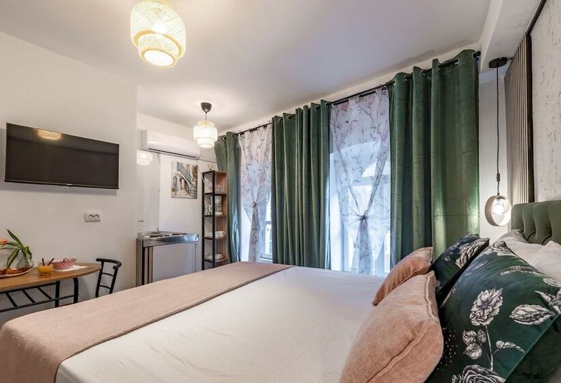 Old Town Fantastic 1