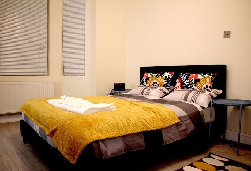 住宿加早餐  Peacefull House In Slough