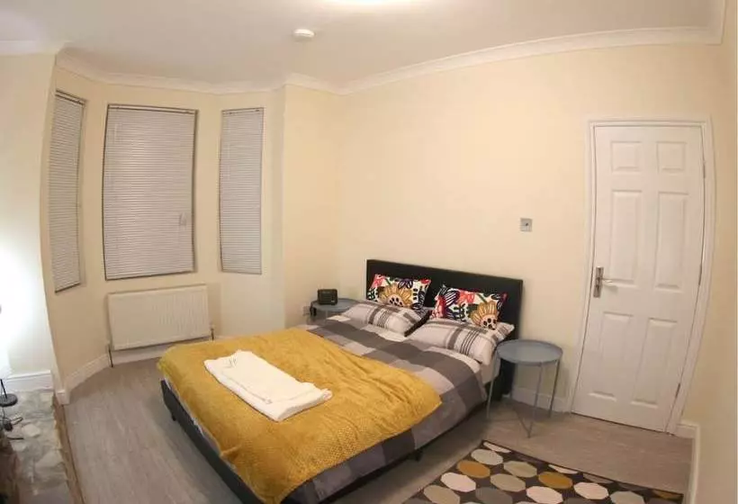 ベッドアンドブレックファースト Peacefull House In Slough