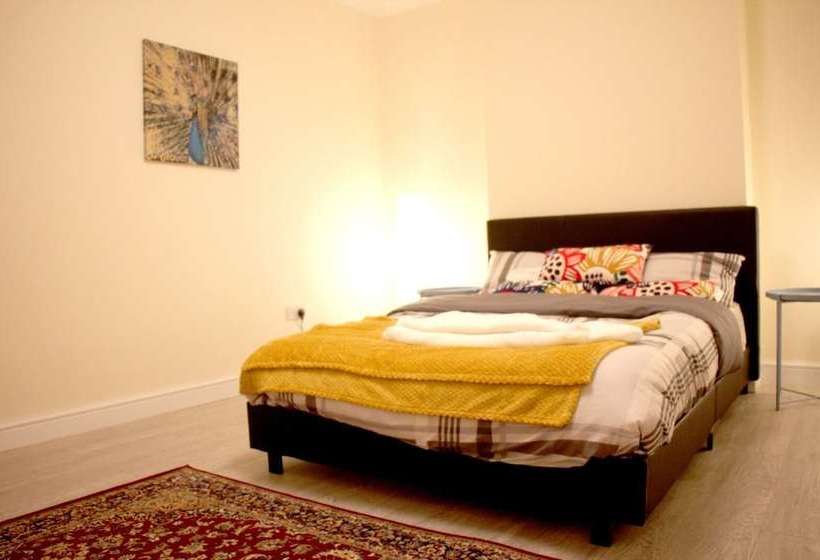 住宿加早餐  Peacefull House In Slough