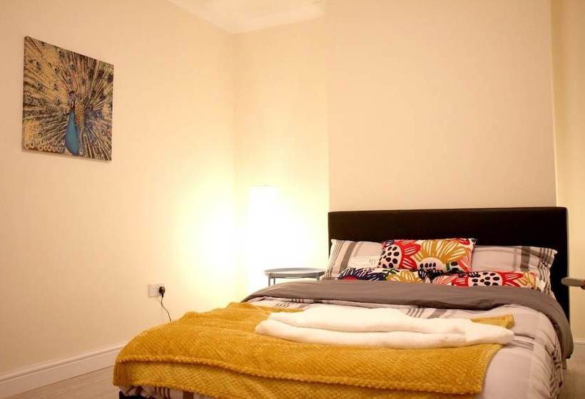 住宿加早餐  Peacefull House In Slough