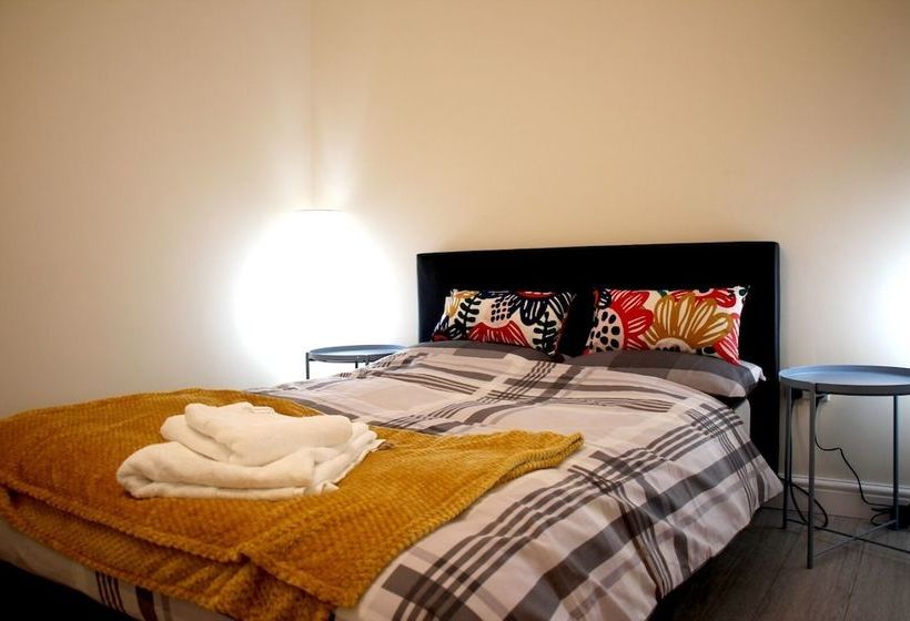 住宿加早餐  Peacefull House In Slough