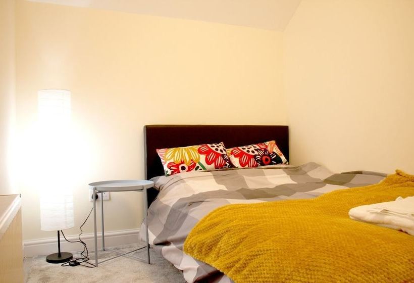 住宿加早餐  Peacefull House In Slough