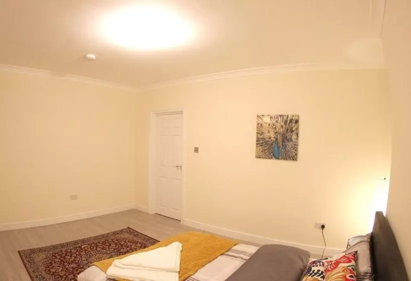 ベッドアンドブレックファースト Peacefull House In Slough