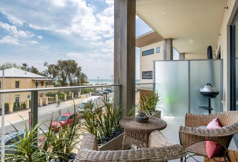 Blue Waters On The Beach: Absolute Beachfront, Views