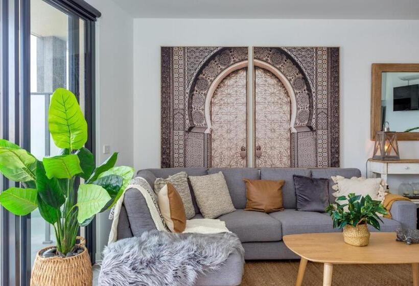 Blue Waters On The Beach: Absolute Beachfront, Views